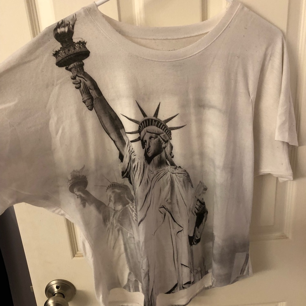 statue of liberty graphic tee